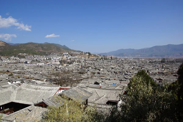 Toits anciens dans la vieille ville de Lijiang, Yunnan Chine — Photo