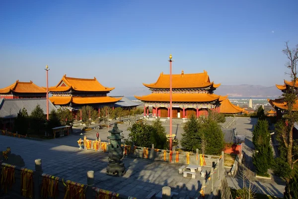 Três pagodes budistas na cidade velha de Dali, província de Yunnan, China — Fotografia de Stock