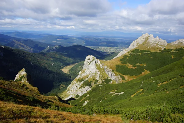 ギエヴォントザコパネ、ポーランドの od タトラ山の風景 — ストック写真