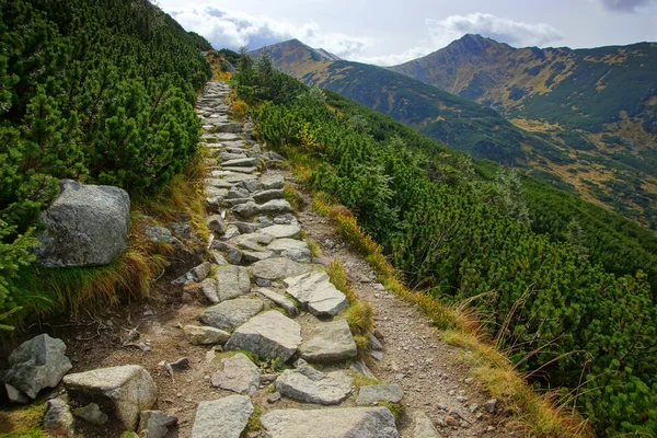 Maisema Tatras vuoret Puolassa — kuvapankkivalokuva