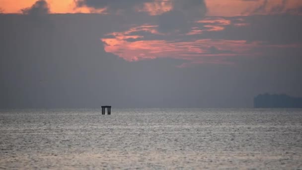 Laut Tenang Selama Matahari Terbit Hari Berawan Taman Umum Saphanhin — Stok Video