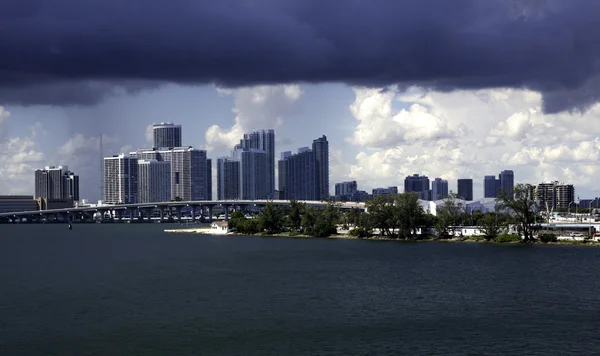 Miami met cloud — Stockfoto