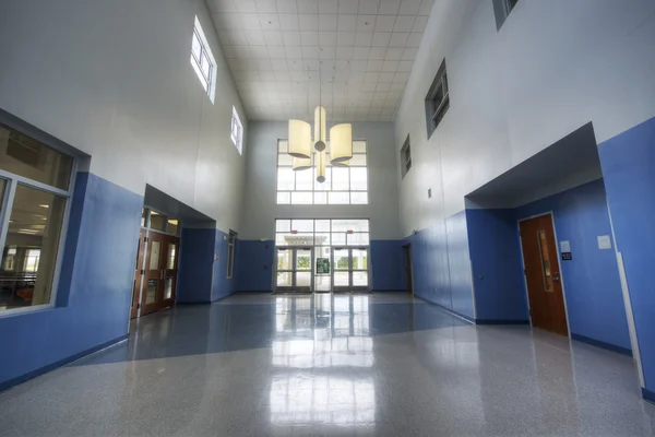 Hallway of Middle School na Flórida — Fotografia de Stock