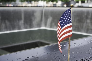 WTC anma töreninde bayrak