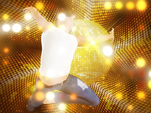 Springender Mann auf gepunktetem Disco-Hintergrund — Stockfoto