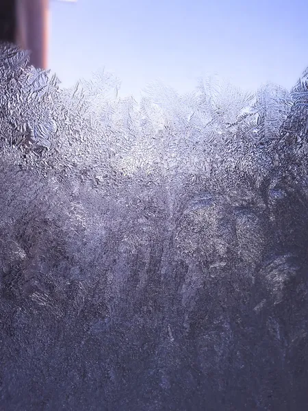 Gelo invernale sulla finestra — Foto Stock