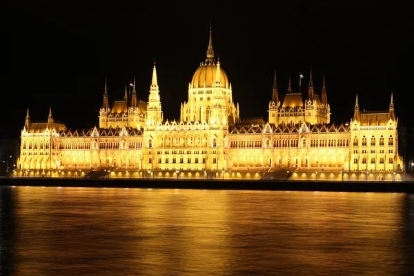 Hungarian parliament at night — Stock Photo, Image