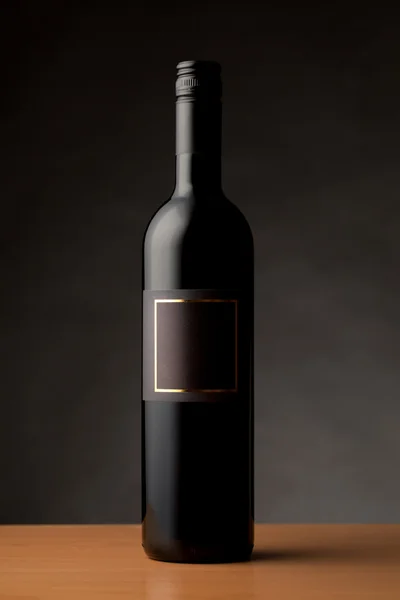Black wine bottle with empty label — Stock Photo, Image