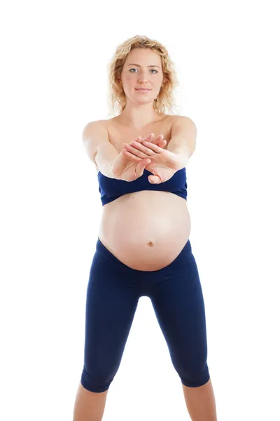 Młoda kobieta w ciąży pasuje — Zdjęcie stockowe