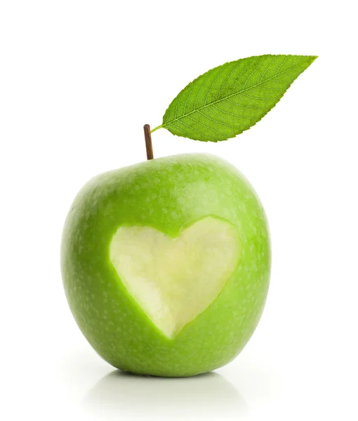 Groene appel met gesneden hart — Stockfoto