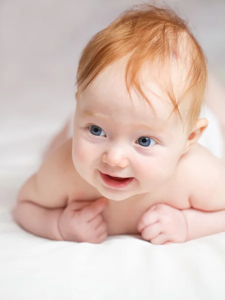Baby med gigner hår — Stockfoto