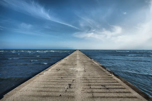 Oude concrete pier — Stockfoto