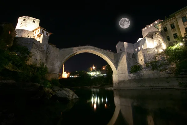 Mostar bron på natten — Stockfoto