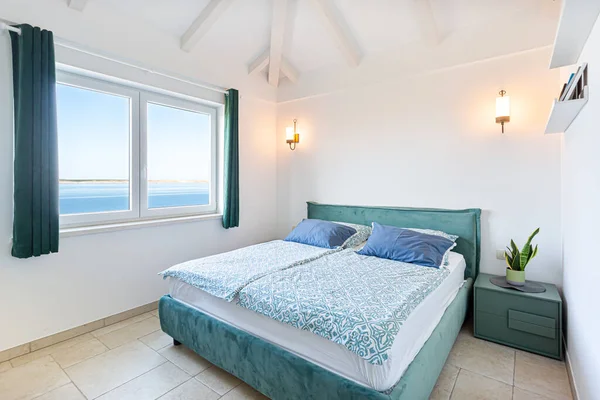 Dormitorio Costero Con Vista Mar —  Fotos de Stock