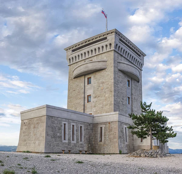 Cerje 슬로베니아 유럽에 기념물 — 스톡 사진