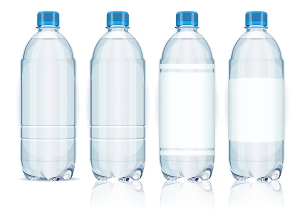 Fyra plastflaskor med etiketter. — Stock vektor