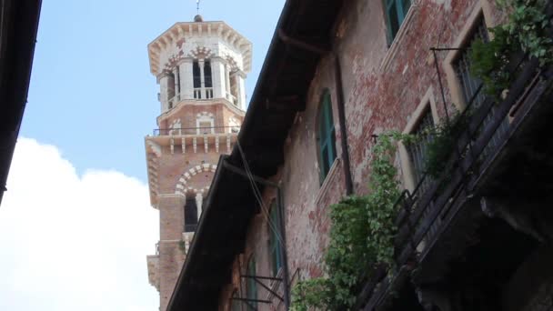 Piazza delle erbe en lamberti toren, verona, Italië, Europa — Stockvideo