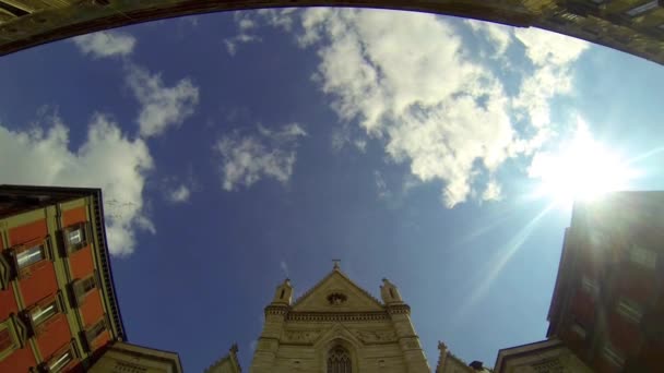 이탈리아에서 나폴리의 산 젠나로의 역사적인 대성당 돔 — 비디오