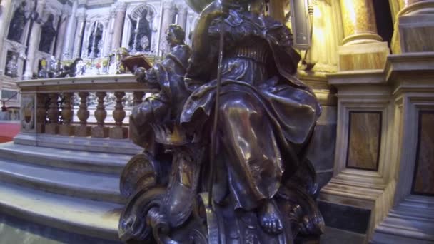 NAPLES, ITÁLIA - CIRCA OUTUBRO 2013: Capela de San Gennaro — Vídeo de Stock