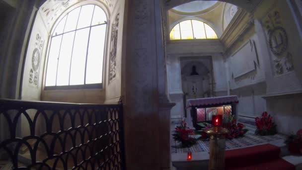 NAPLES, ITALY - CIRCA OCTOBER 2013: Crypt of San Gennaro — Stock Video