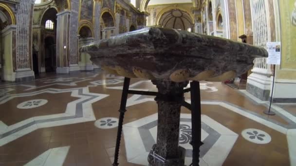 Neapol, Włochy - ok. grudnia 2013: Kościół san paolo maggiore — Wideo stockowe