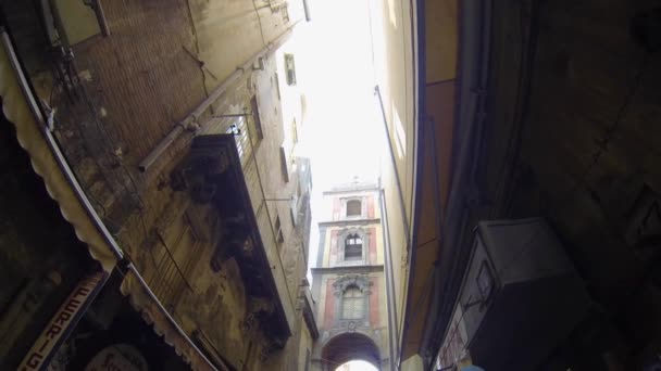 Naples, Itálie - cca prosince 2013: ulice san gregorio armeno — Stock video
