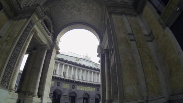 Neapel, Italien - ca. Dezember 2013: umberto i gallery — Stockvideo