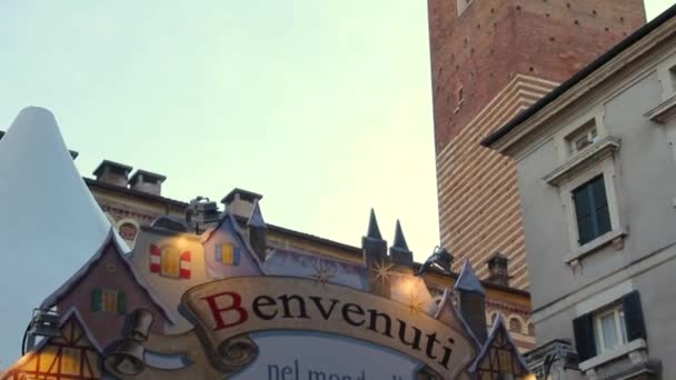 VERONA ITALY - CIRCA DECEMBER 2013: Piazza dei Signori — Stock Video