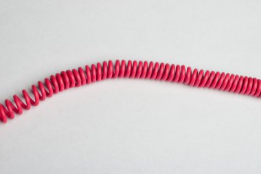 pembe telefon kablosu yüzeyi beyaz