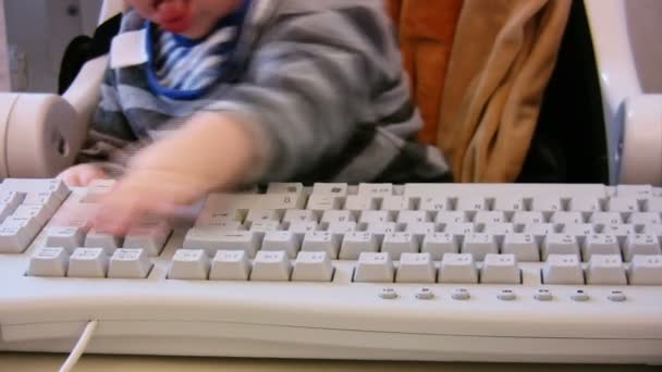 Baby typing on computer keyboard 1 — Stock Video