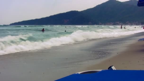 Пляж, лето, прекрасный отдых — стоковое видео