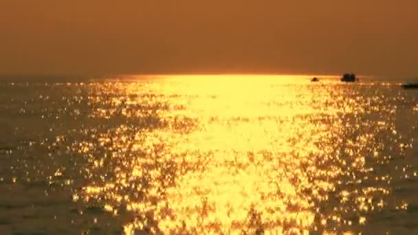 Parasailing al atardecer 2 — Vídeo de stock