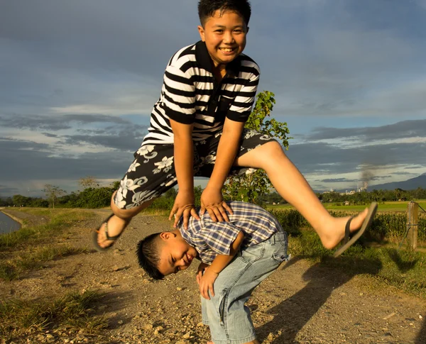 Happy siblings playing outdoors — Stock Photo, Image