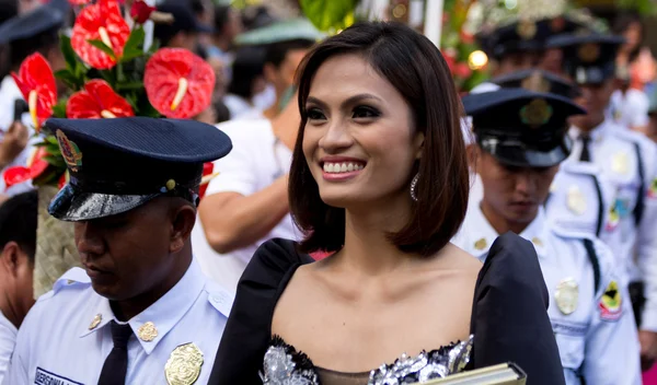 Miss Fülöp-szigetek, Binibining Pilipinas csatlakozik a Manila Santacruzan — Stock Fotó
