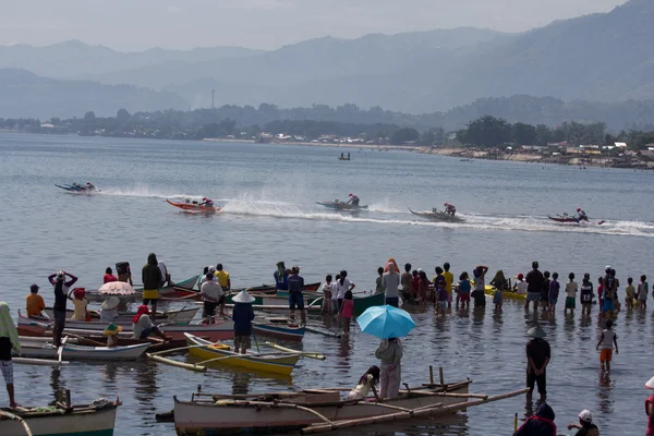 Course de bateau de vitesse en bois — Photo