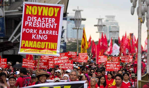 Anti-regering protest tijdens de 150e verjaardag van andres bonifacio — Stockfoto