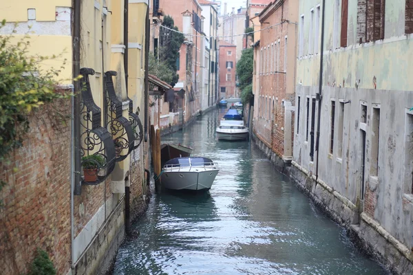Venedik canal, İtalya — Stok fotoğraf