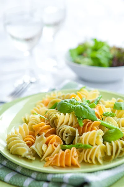 Colorful pasta with asparagus served on outdoor dining — Stock Photo, Image