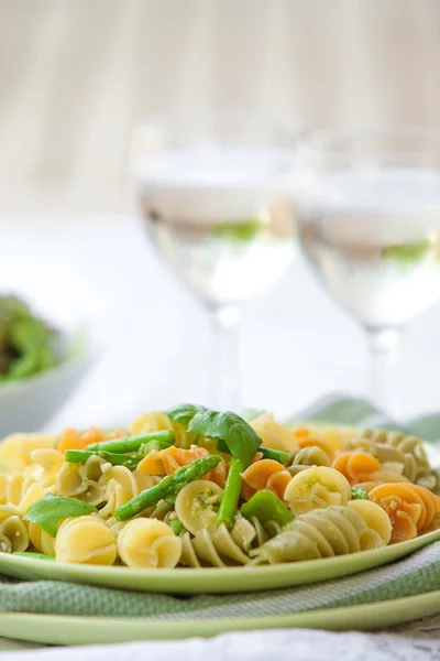 Colorful pasta with asparagus served on outdoor dining — Stock Photo, Image