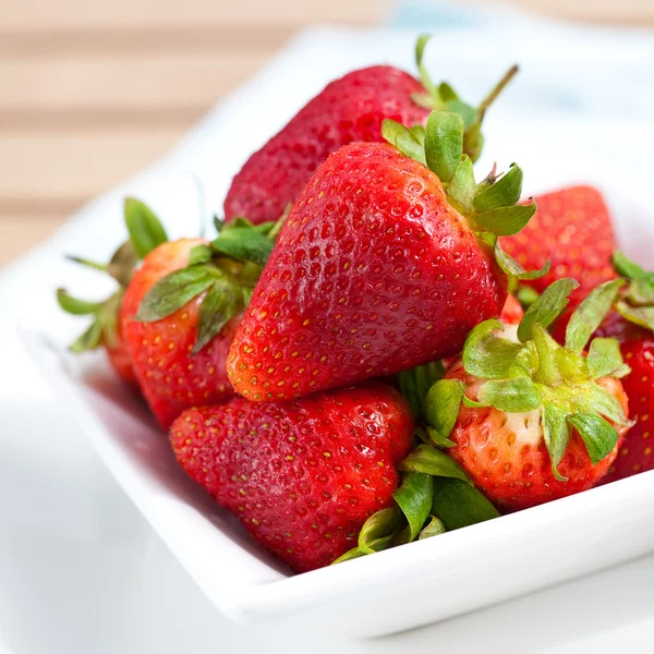 Bowl of fresh ripened and juicy strawberries. — Stock Photo, Image