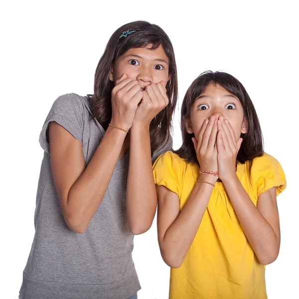 Dos hermanas con expresión de shock — Foto de Stock