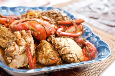 kara biber soslu pişmiş taze yengeçler