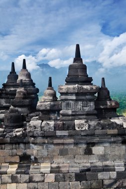 mini stupas en eski Budist tapınağı çevreleyen