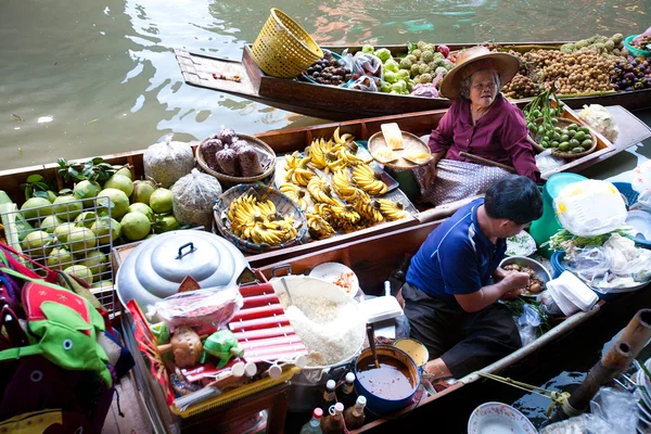 Mercado flotante de Damnoean Saduak — Foto de Stock