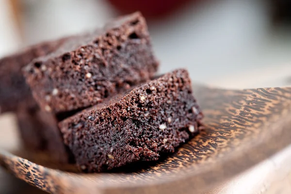 Plate of delicious sliced chocolate brownies. — Stock Photo, Image