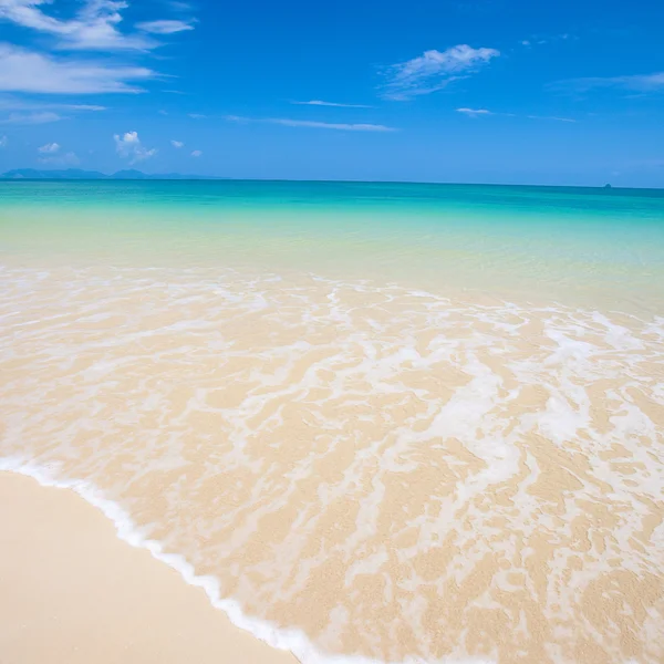 Beautiful ocean view of the sea with crystal clear water. — Stock Photo, Image