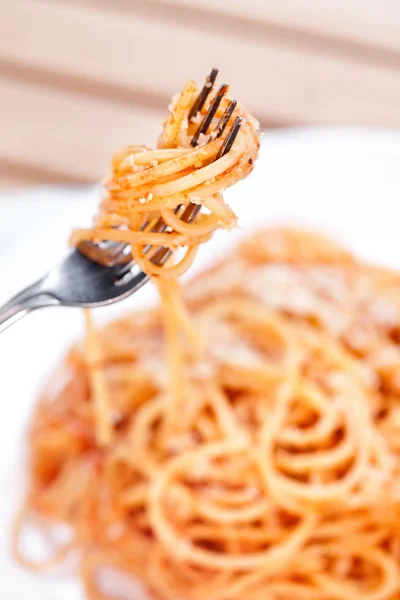 Placa de espaguetis en salsa de tomate — Foto de Stock