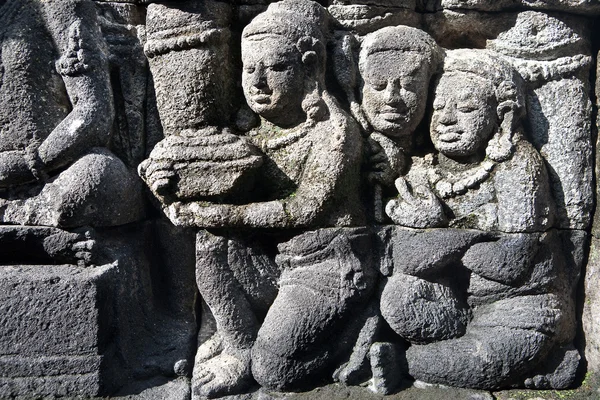 Relieve de piedra tallada de la cosmología budista antigua en el templo de Borobudur —  Fotos de Stock