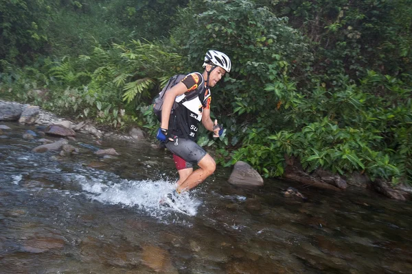 A racing team making their way along a river in the early morning race — Stock Photo, Image