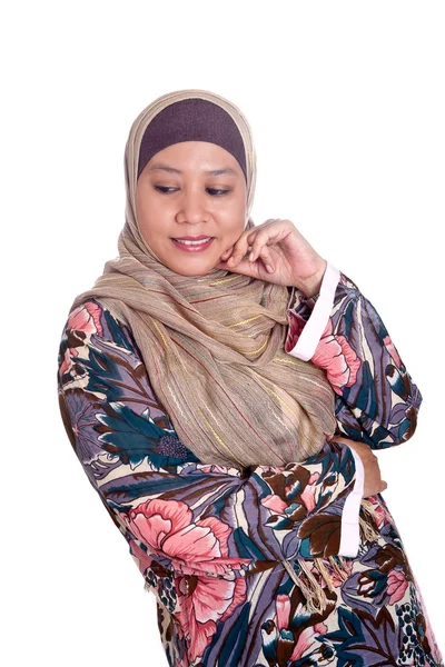 Krásná zralá muslimská žena v šátku — Stock fotografie